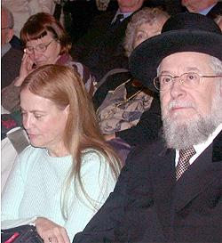 בין משתתפי הכינוס: הרב הראשי לישראל לשעבר, הרב מאיר לאו ופרופ&#039; חנה יבלונקה, היועצת האקדמית לפרויקט